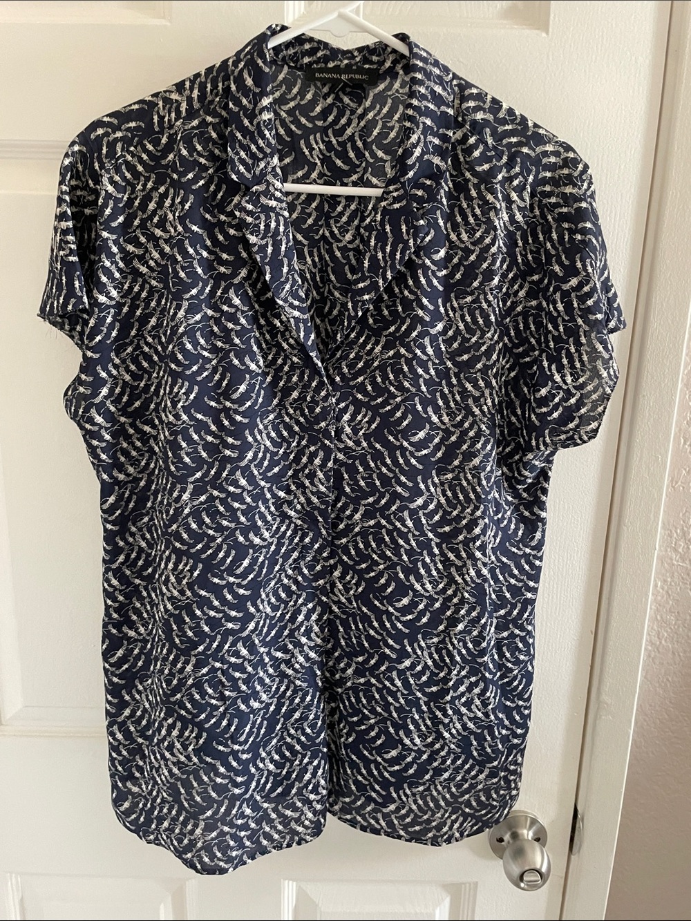 Banana Republic Navy and White Printed Short Sleeve Top Blouse M